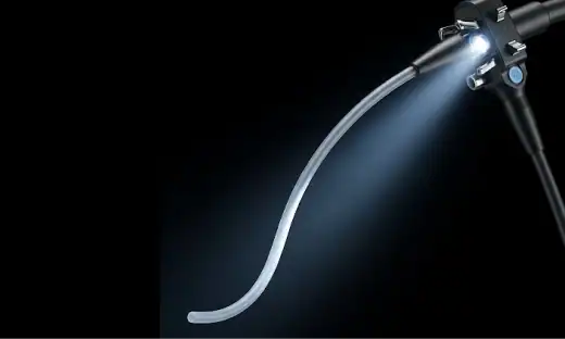 비뇨기과 전문의가 환자의 증상을 파악하고 검사를 진행합니다.