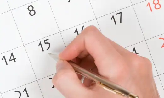 비뇨기과 전문의가 환자의 증상을 파악하고 검사를 진행합니다.